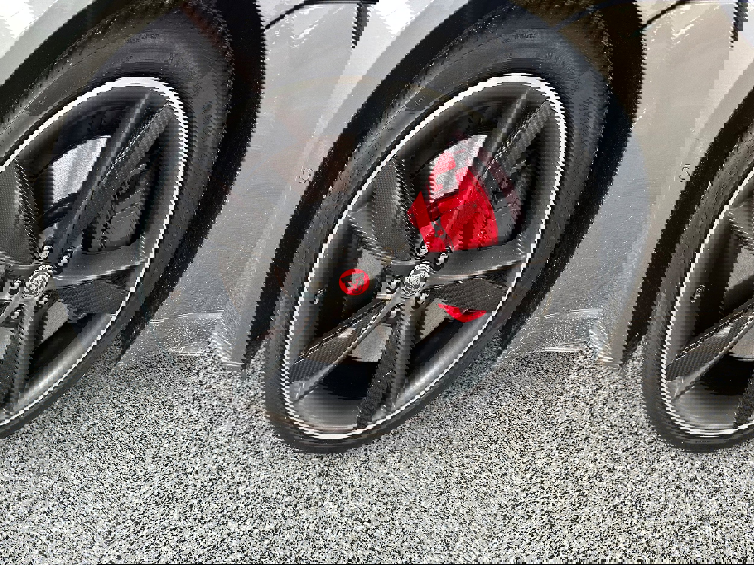 Used 2018 Jaguar F-TYPE R image 6