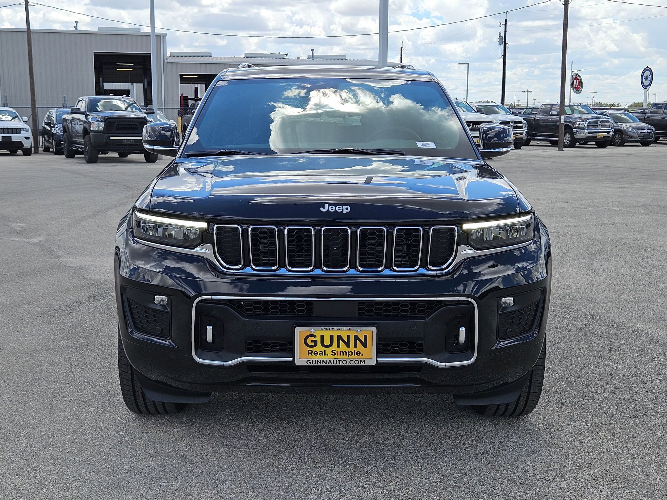 New 2025 Jeep Grand Cherokee Overland w/ Luxury Tech Group IV image 8