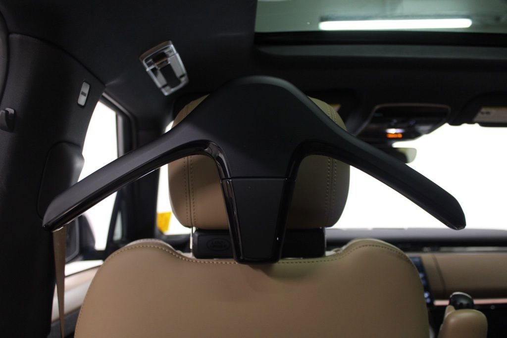 Used 2025 Land Rover Range Rover Sport SE image 43