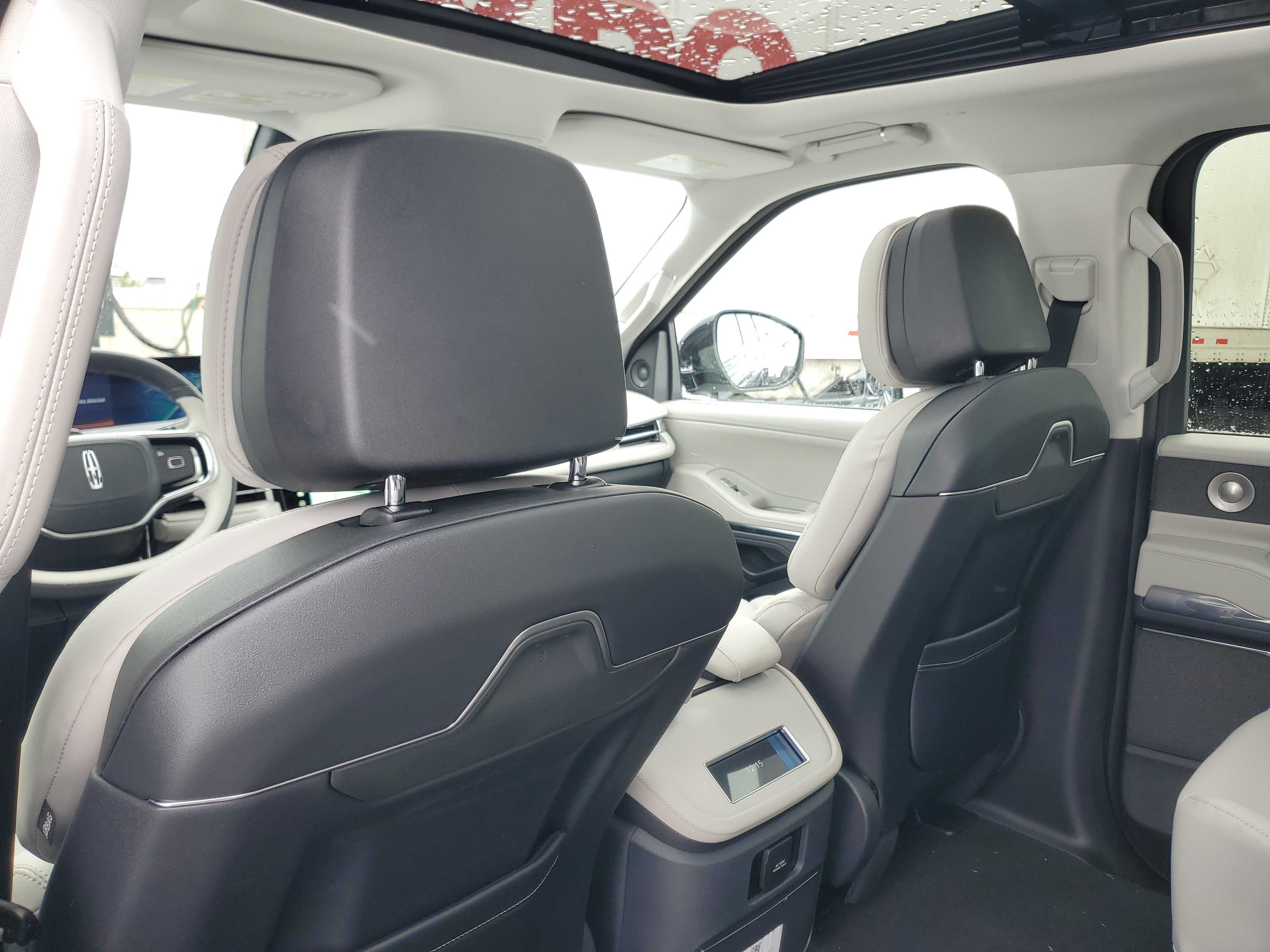 New 2026 Lincoln Navigator Reserve w/ Jet Appearance Package image 28