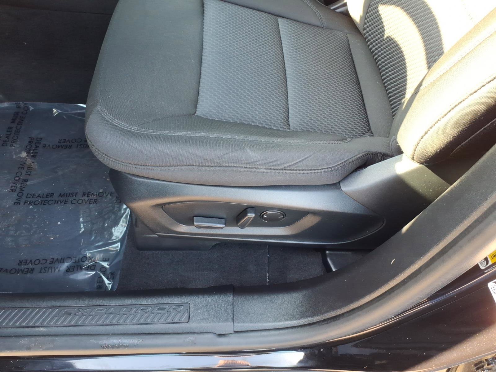 Used 2022 Ford Explorer XLT image 18