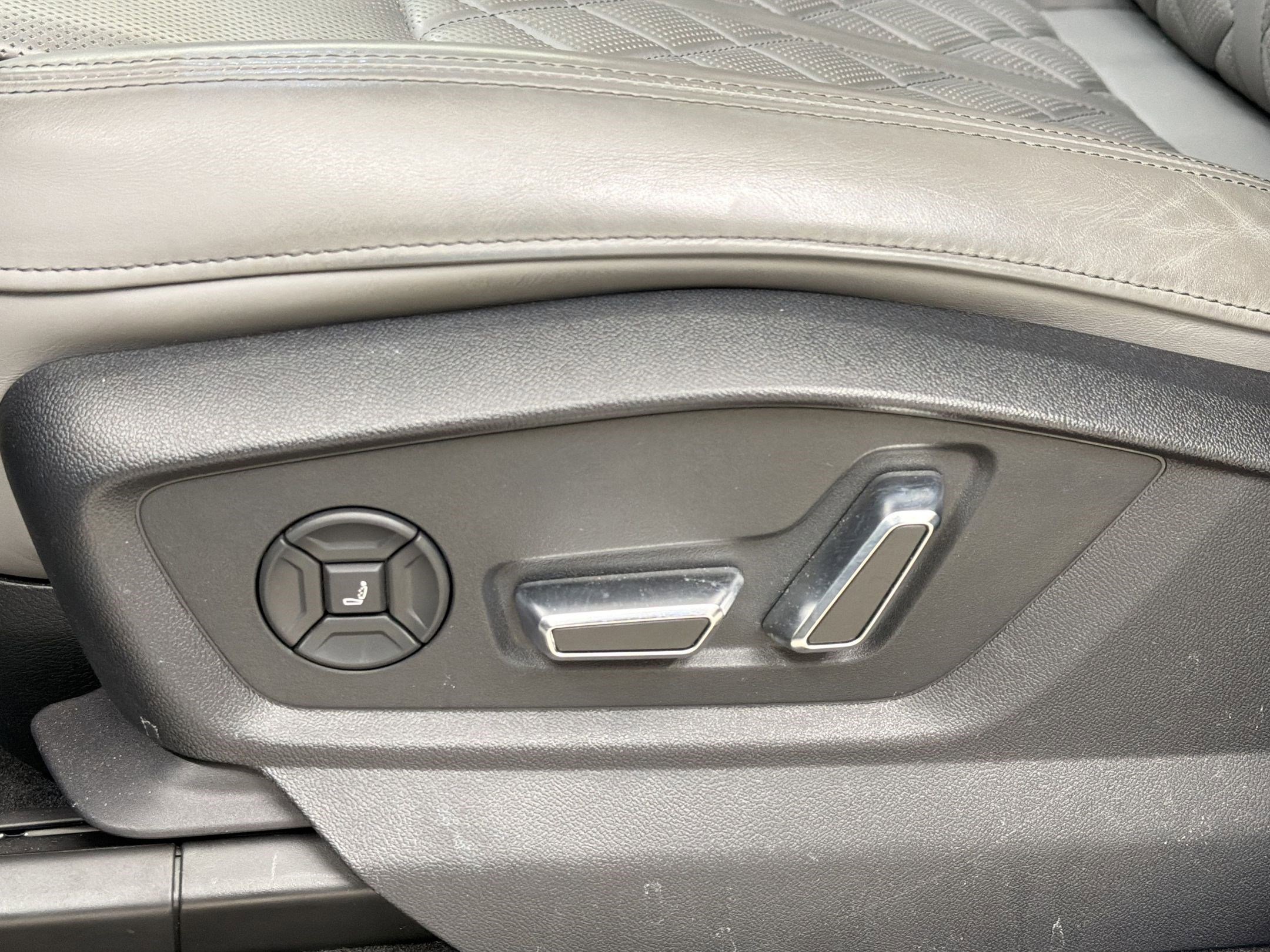 Used 2023 Audi SQ7 Prestige image 14