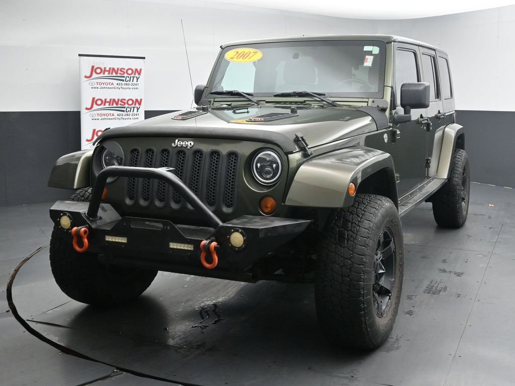 Used 2007 Jeep Wrangler Unlimited Sahara w/ Dual Top Group AWD/4WD image 4