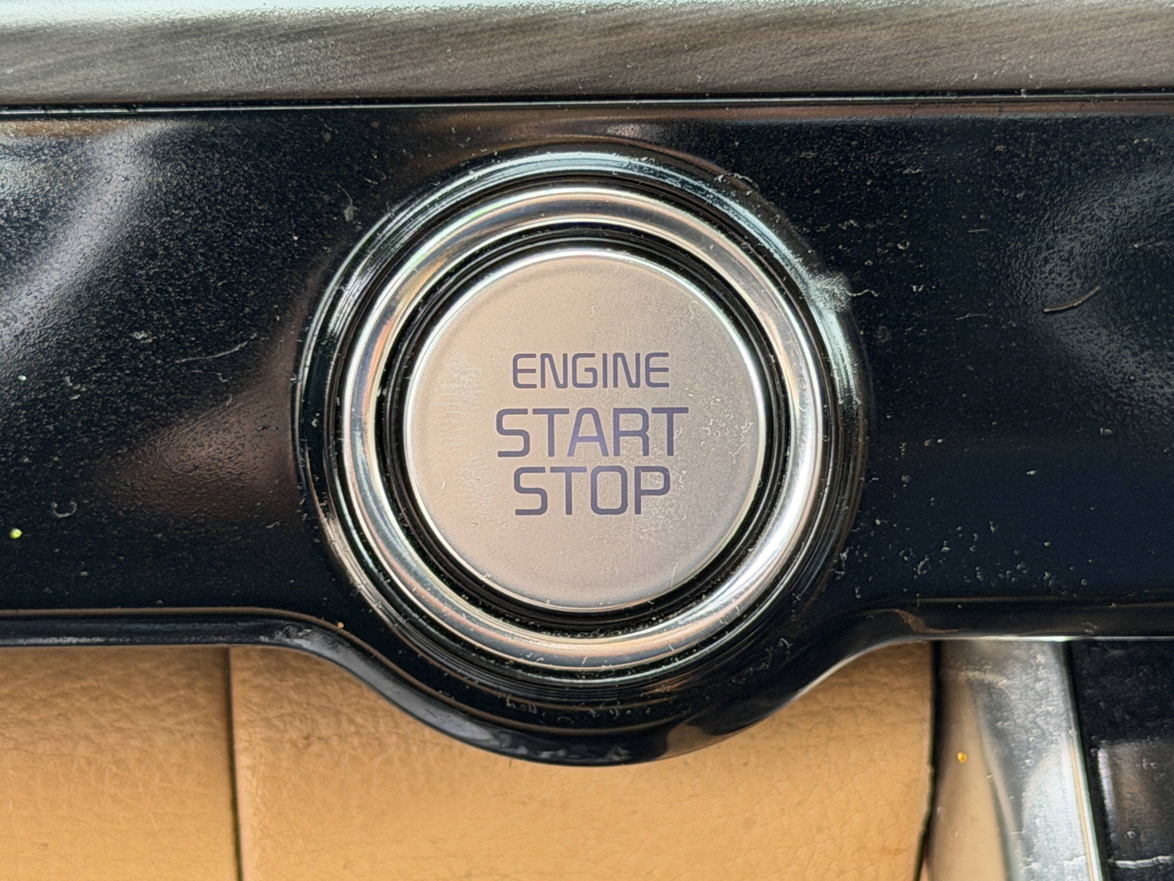 Used 2022 Kia Carnival EX image 22