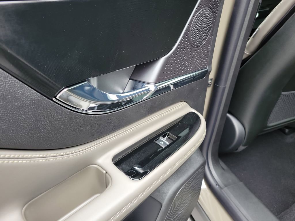 New 2026 Lincoln Corsair Premiere image 15