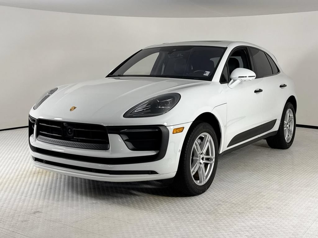 Certified 2024 Porsche Macan AWD/4WD image 1