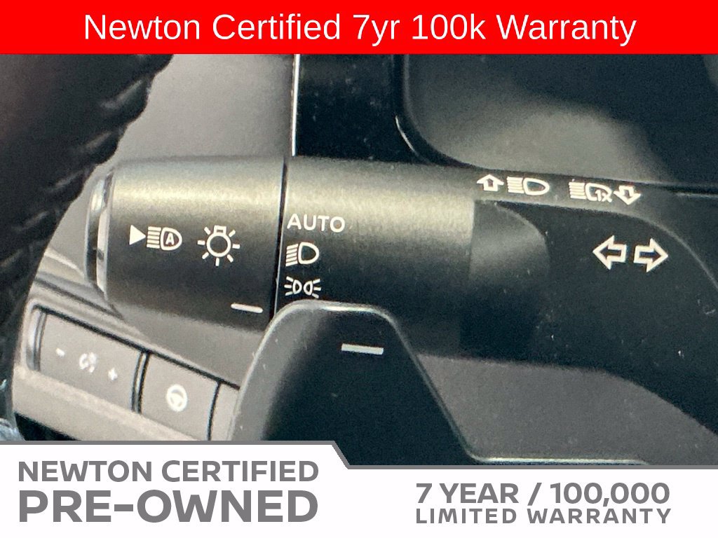 Used 2025 Nissan Pathfinder SV FWD image 33