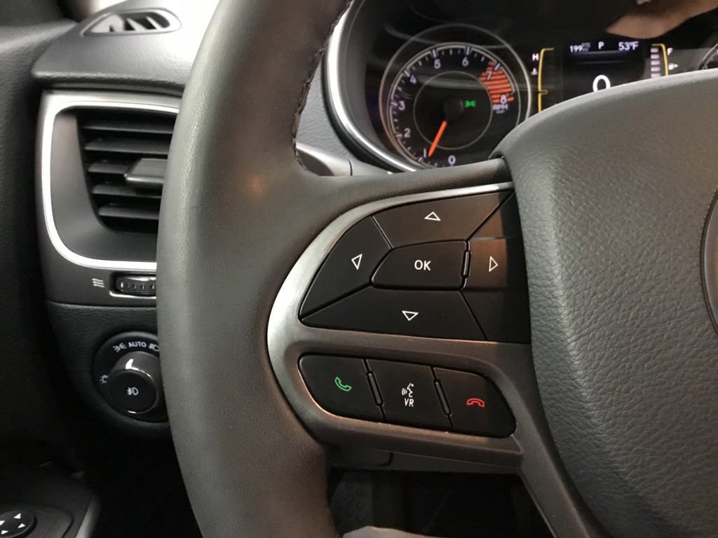 Used 2022 Jeep Cherokee Latitude w/ Comfort/Safety Group AWD/4WD image 38
