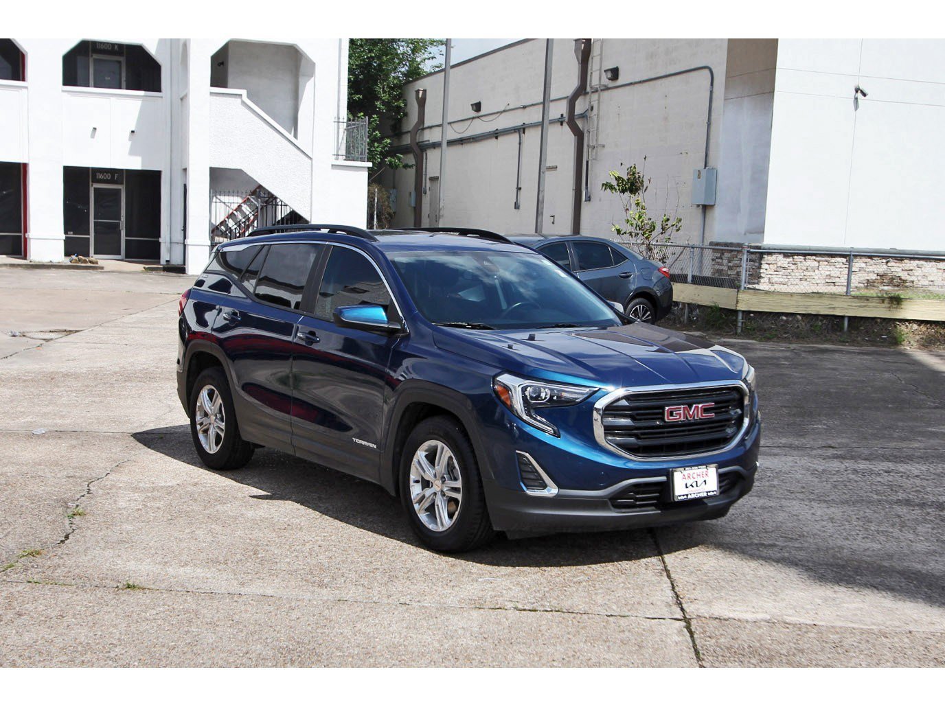 Used 2021 GMC Terrain SLE w/ Driver Convenience Package FWD image 9