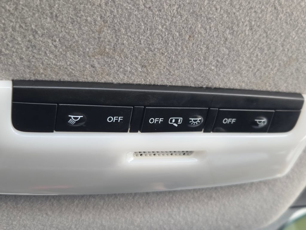 Used 2020 Nissan Versa SV FWD image 12