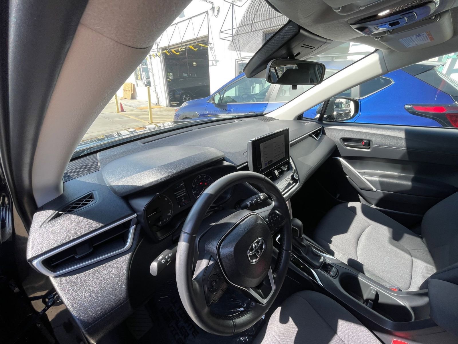 Used 2025 Toyota Corolla Cross LE image 34