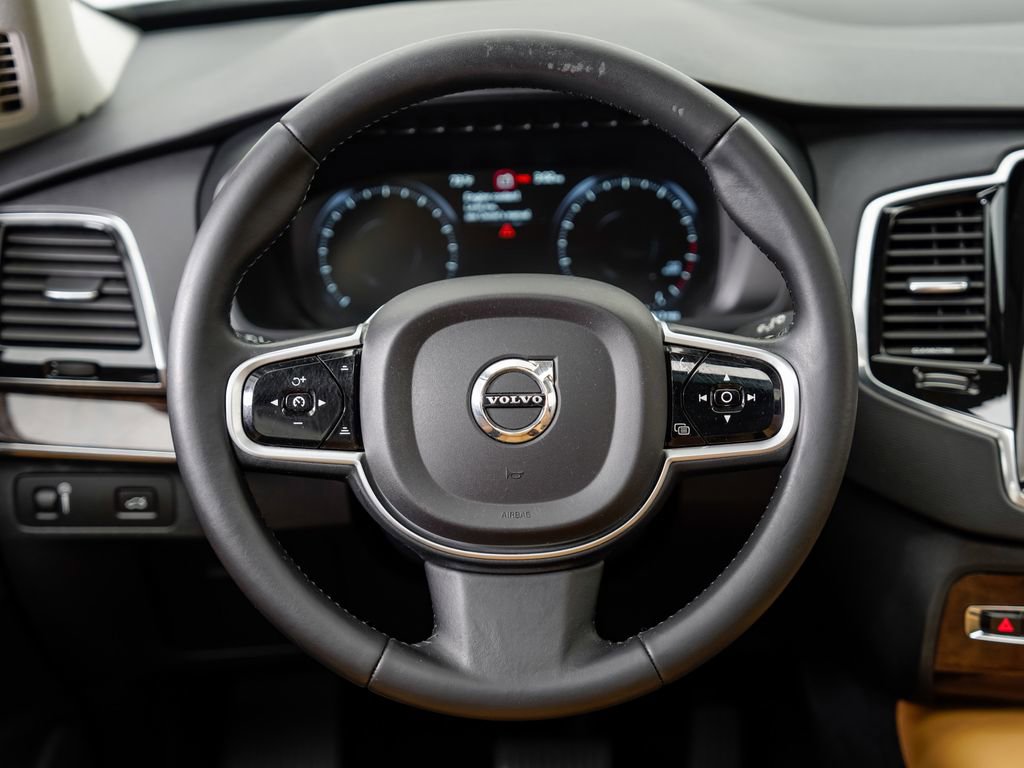 Used 2016 Volvo XC90 T6 Momentum w/ Momentum Plus Package AWD/4WD image 12