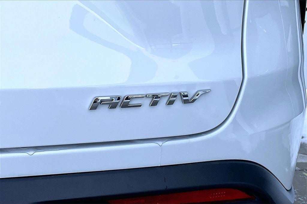 Used 2025 Chevrolet Trax ACTIV w/ Sunroof Package image 8