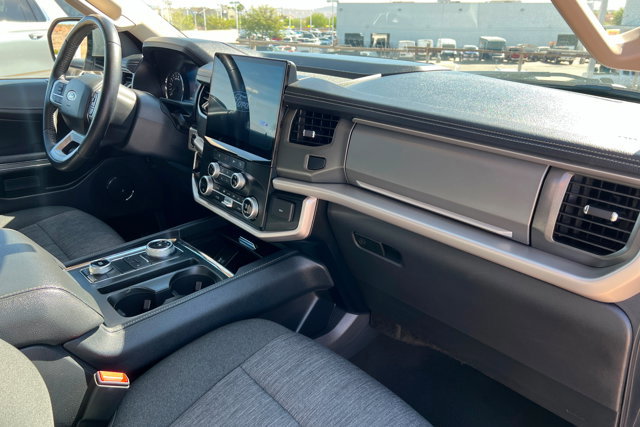 Used 2024 Ford Expedition Max XLT image 25