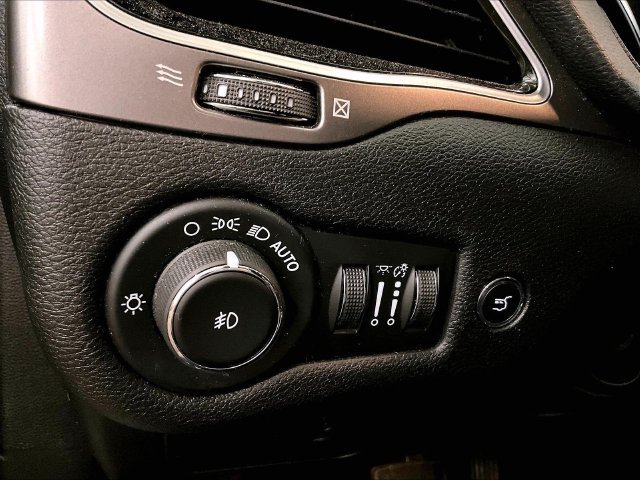 Used 2021 Jeep Cherokee Limited AWD/4WD image 31