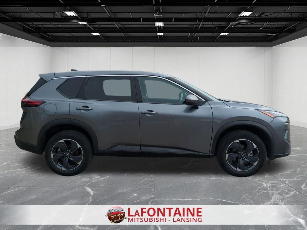 Used 2025 Nissan Rogue SV image 9