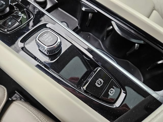 Certified 2023 Volvo XC60 B5 Ultimate w/ Protection Package Premier AWD/4WD image 26