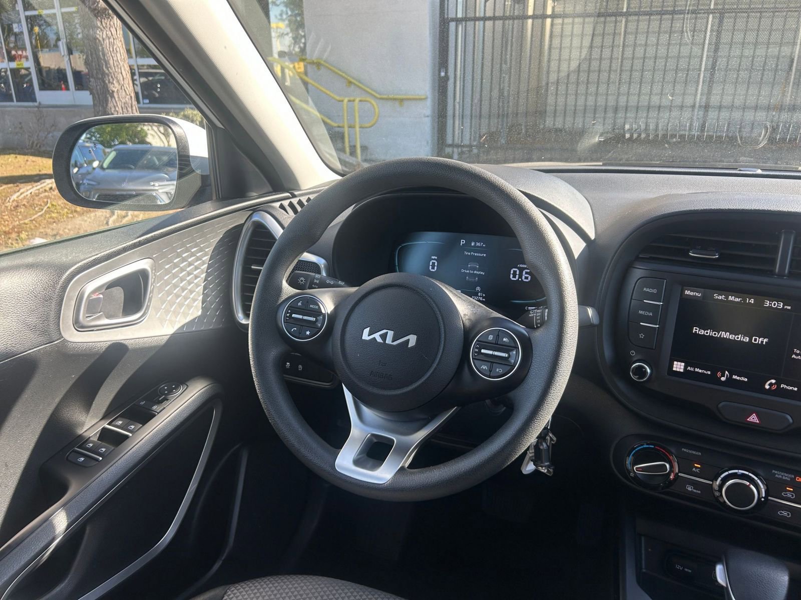 Used 2025 Kia Soul LX w/ LX Technology Package image 32