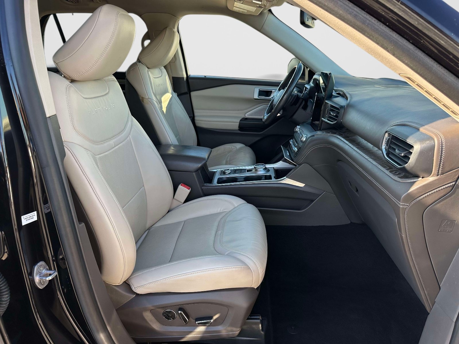 Used 2020 Ford Explorer Platinum w/ Premium Technology Package AWD/4WD image 10