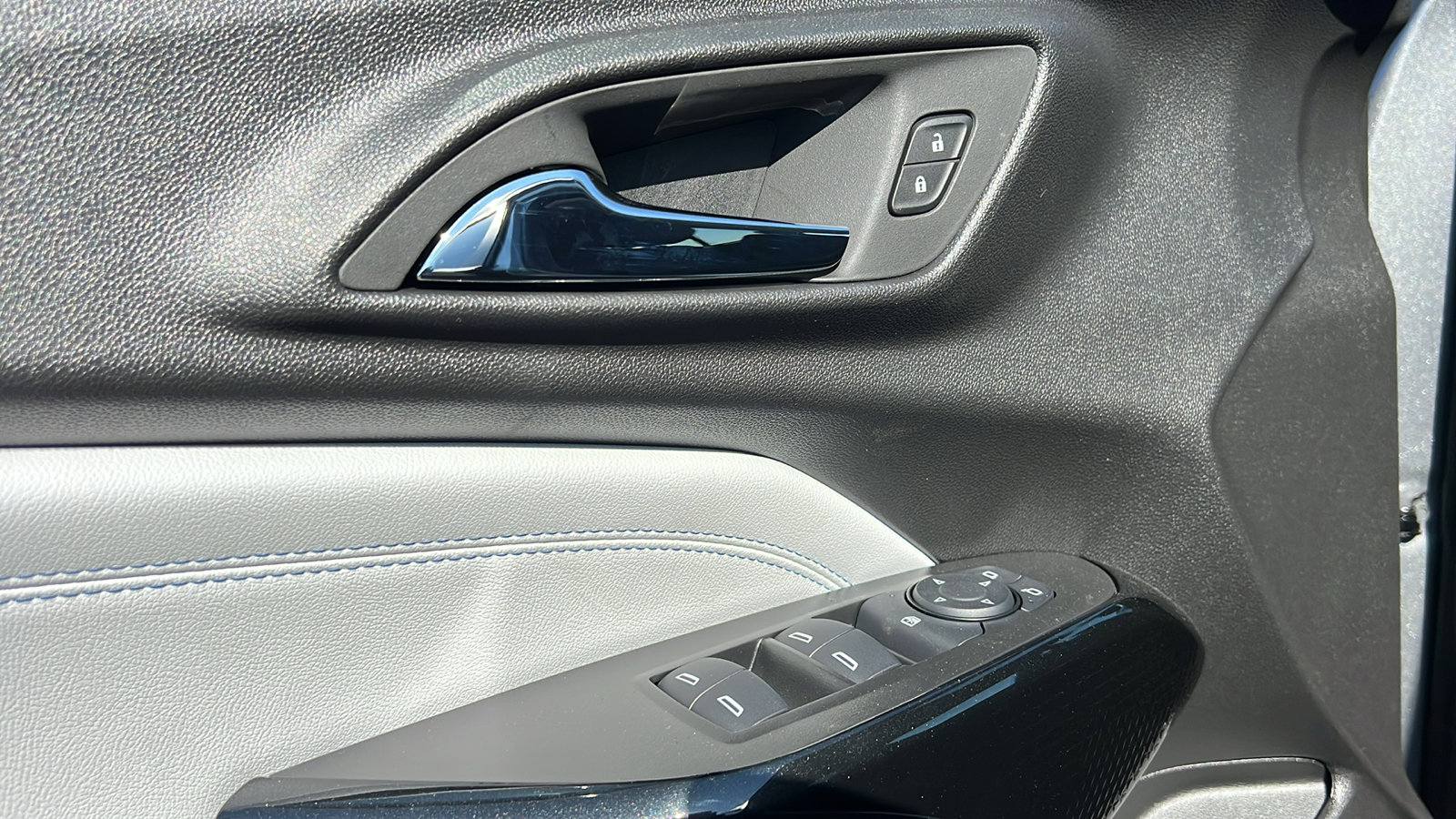 New 2026 Chevrolet Trax LT w/ Sunroof Package image 16