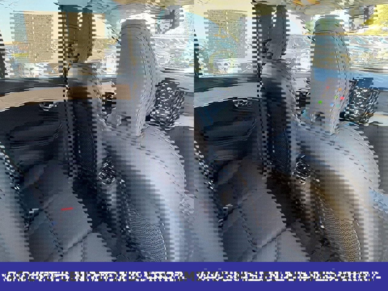 Certified 2025 Volvo XC90 B6 Plus image 34