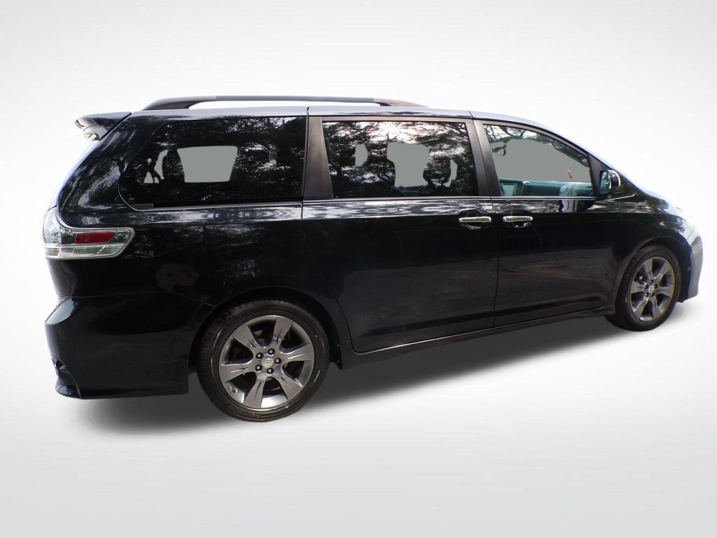 Used 2016 Toyota Sienna SE FWD image 8