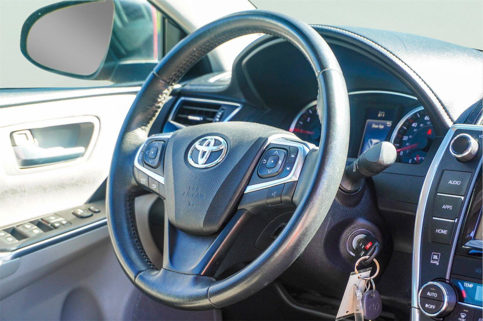 Used 2017 Toyota Camry XSE FWD image 12