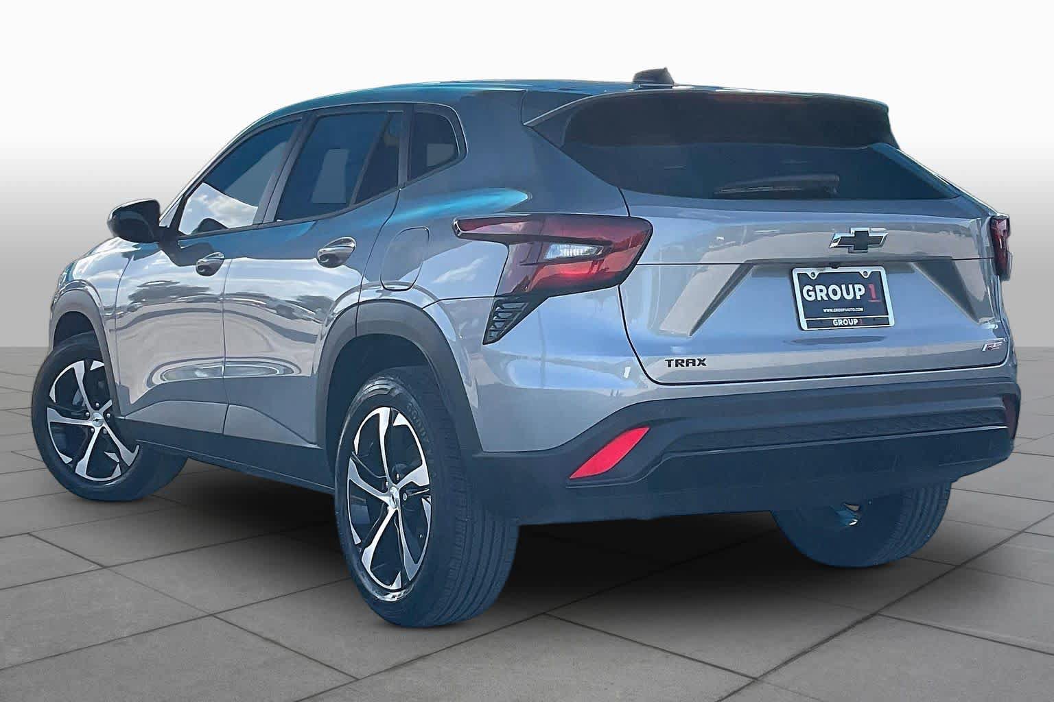 Used 2026 Chevrolet Trax RS w/ Sunroof Package FWD image 12