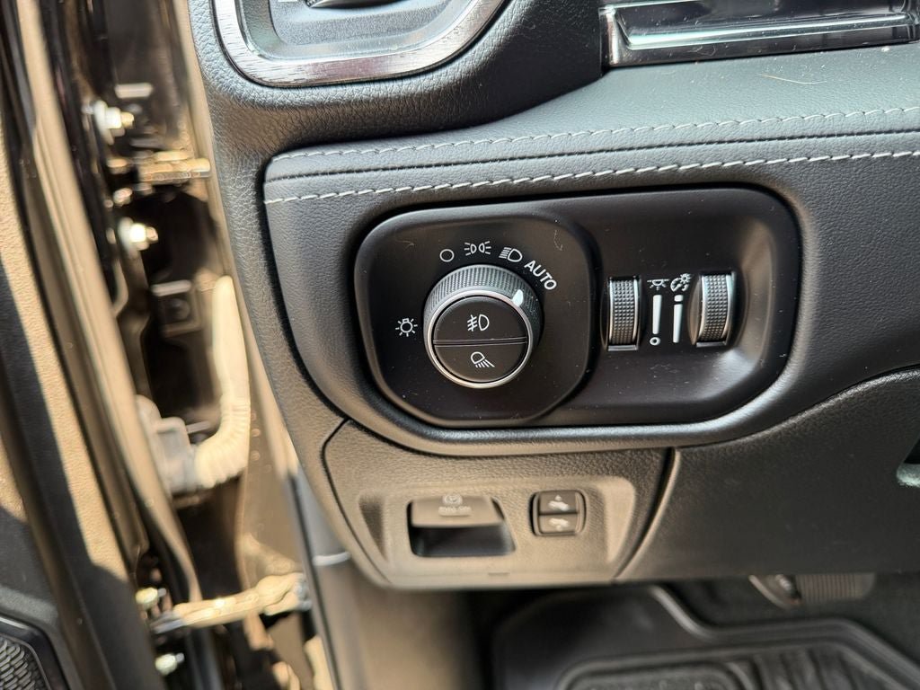 Used 2024 RAM 1500 Limited AWD/4WD image 19