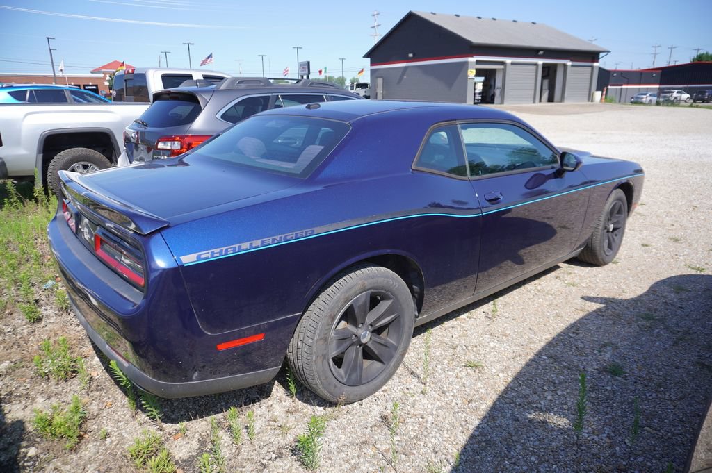 Used 2015 Dodge Challenger SXT RWD image 6