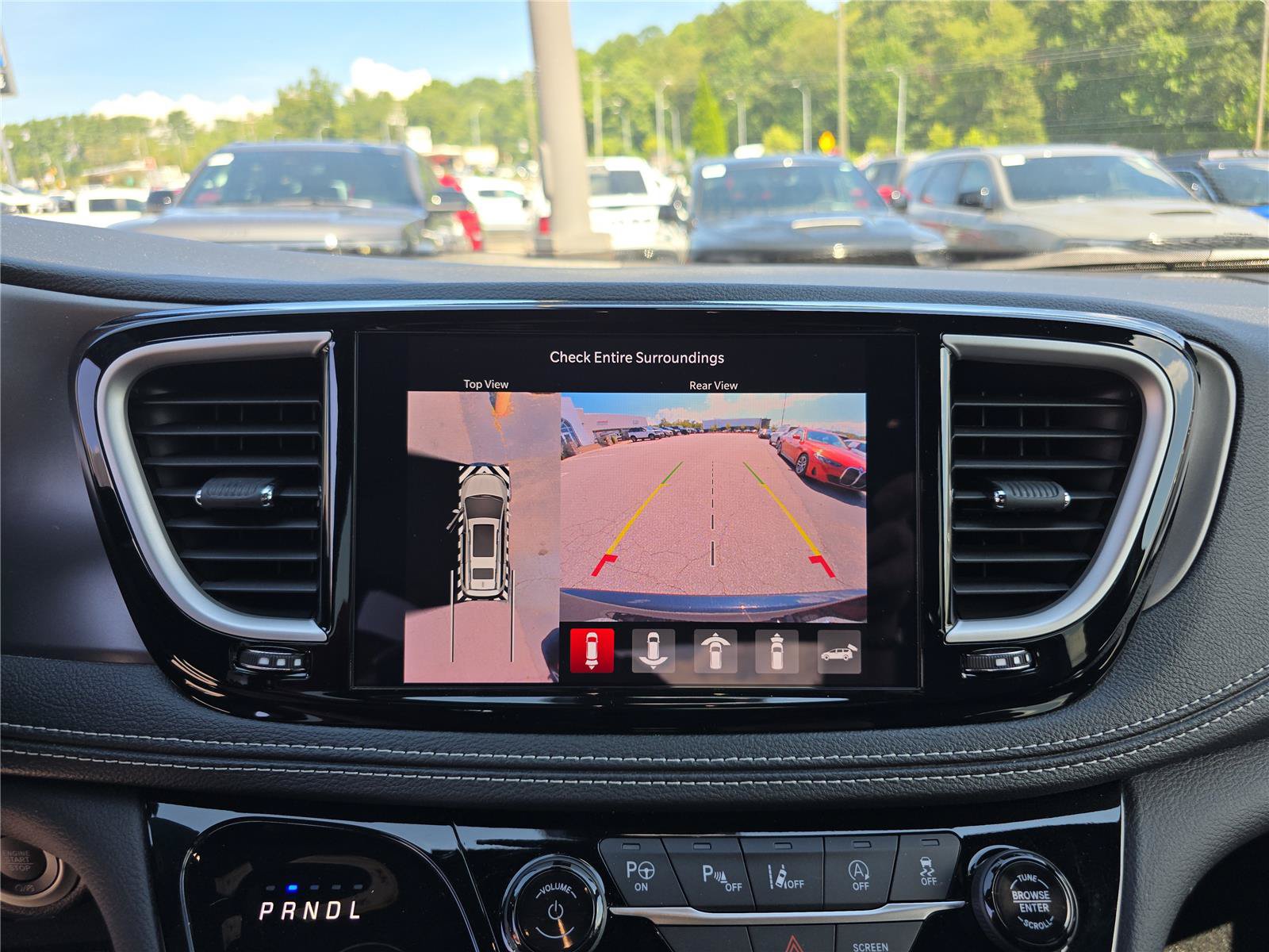 Used 2025 Chrysler Pacifica Select AWD/4WD image 26