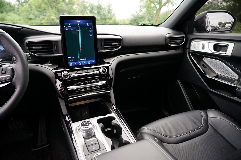 Used 2023 Ford Explorer ST w/ Technology Package image 22