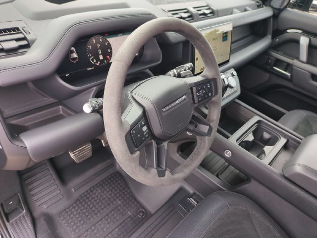 Certified 2024 Land Rover Defender 110 V8 AWD/4WD image 7