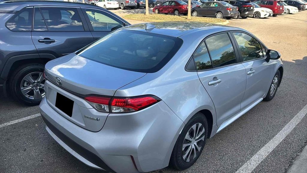 Used 2022 Toyota Corolla LE image 6