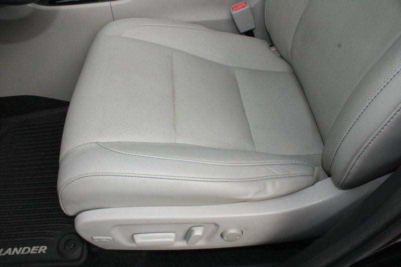 Used 2015 Toyota Highlander Limited image 16