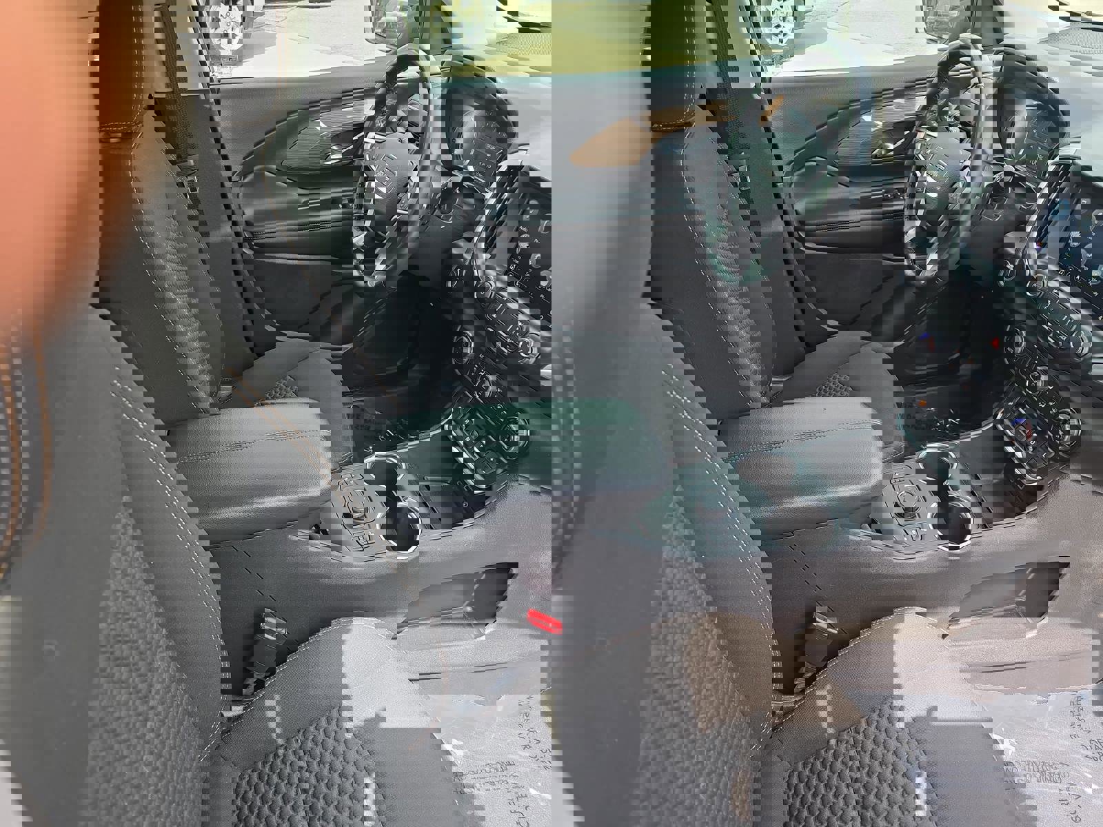 Used 2021 GMC Terrain SLE w/ Driver Convenience Package image 10