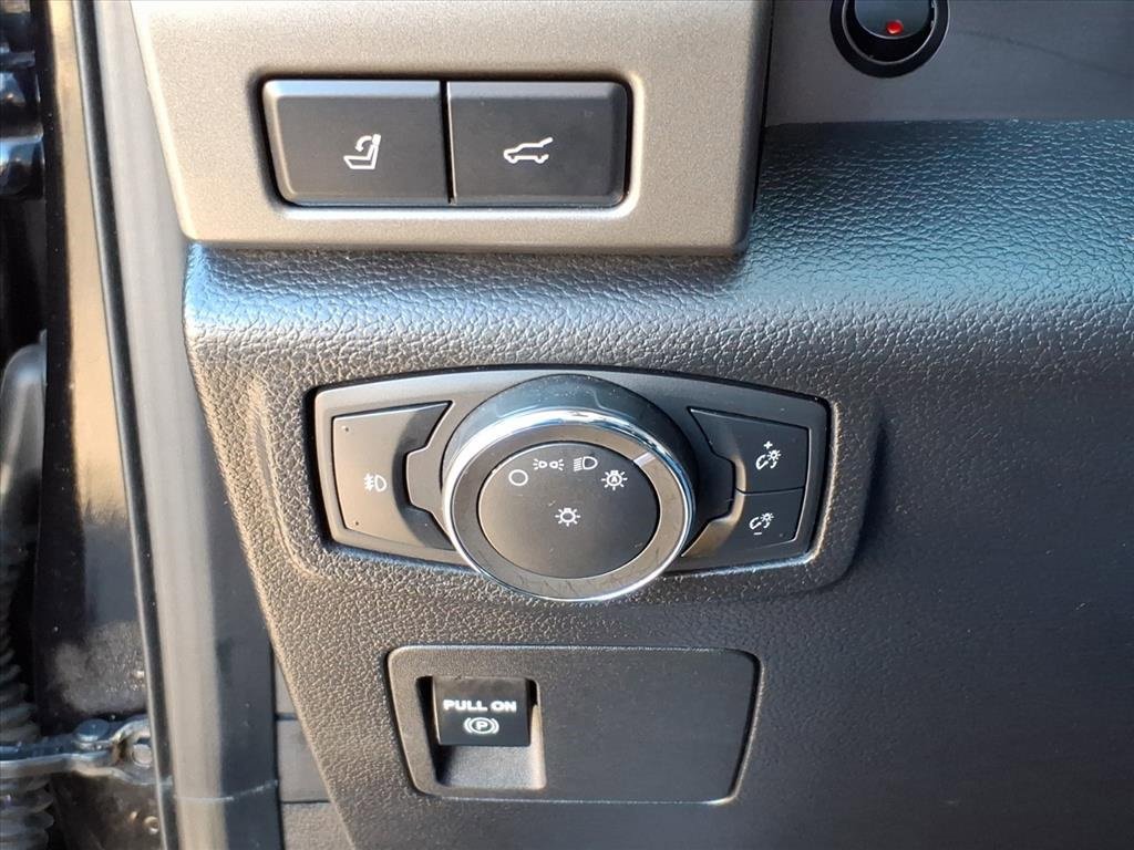 Used 2021 Ford Expedition XLT image 18