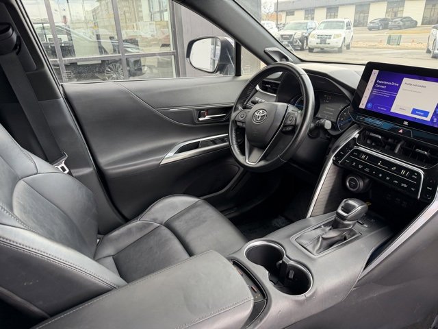 Used 2023 Toyota Venza XLE image 11