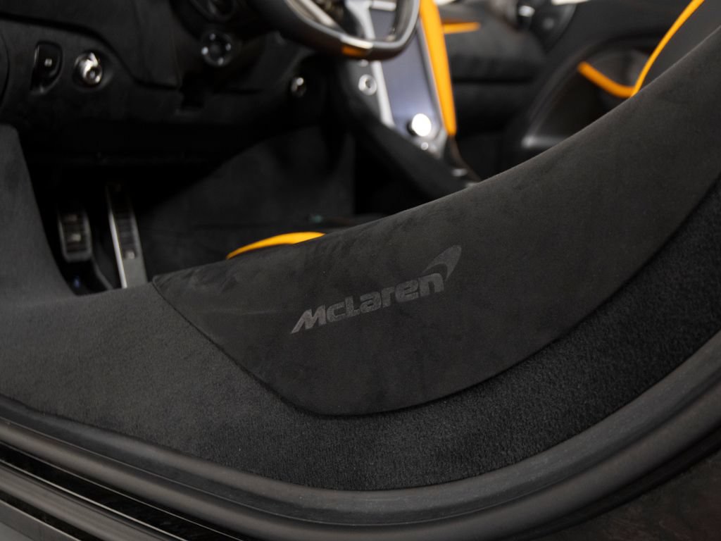 Used 2024 McLaren 750S Spider RWD image 16
