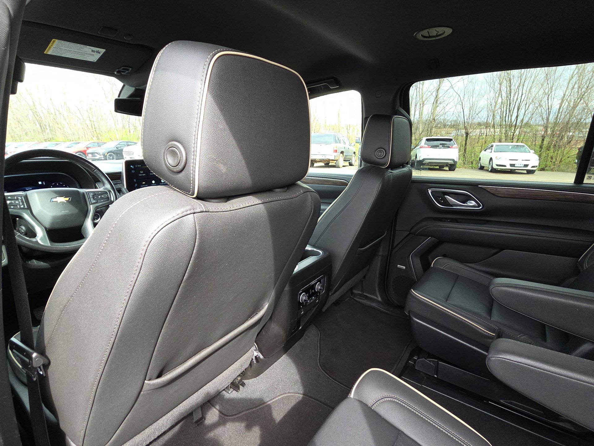 Used 2023 Chevrolet Suburban Premier image 27