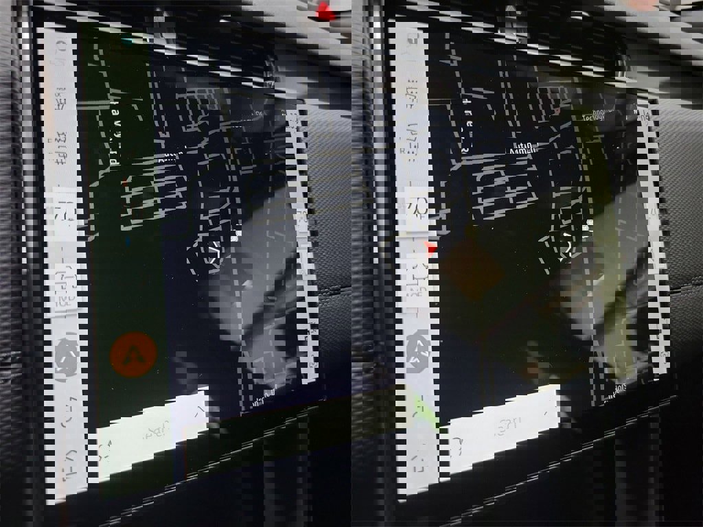 New 2024 Land Rover Discovery Sport Dynamic SE image 32