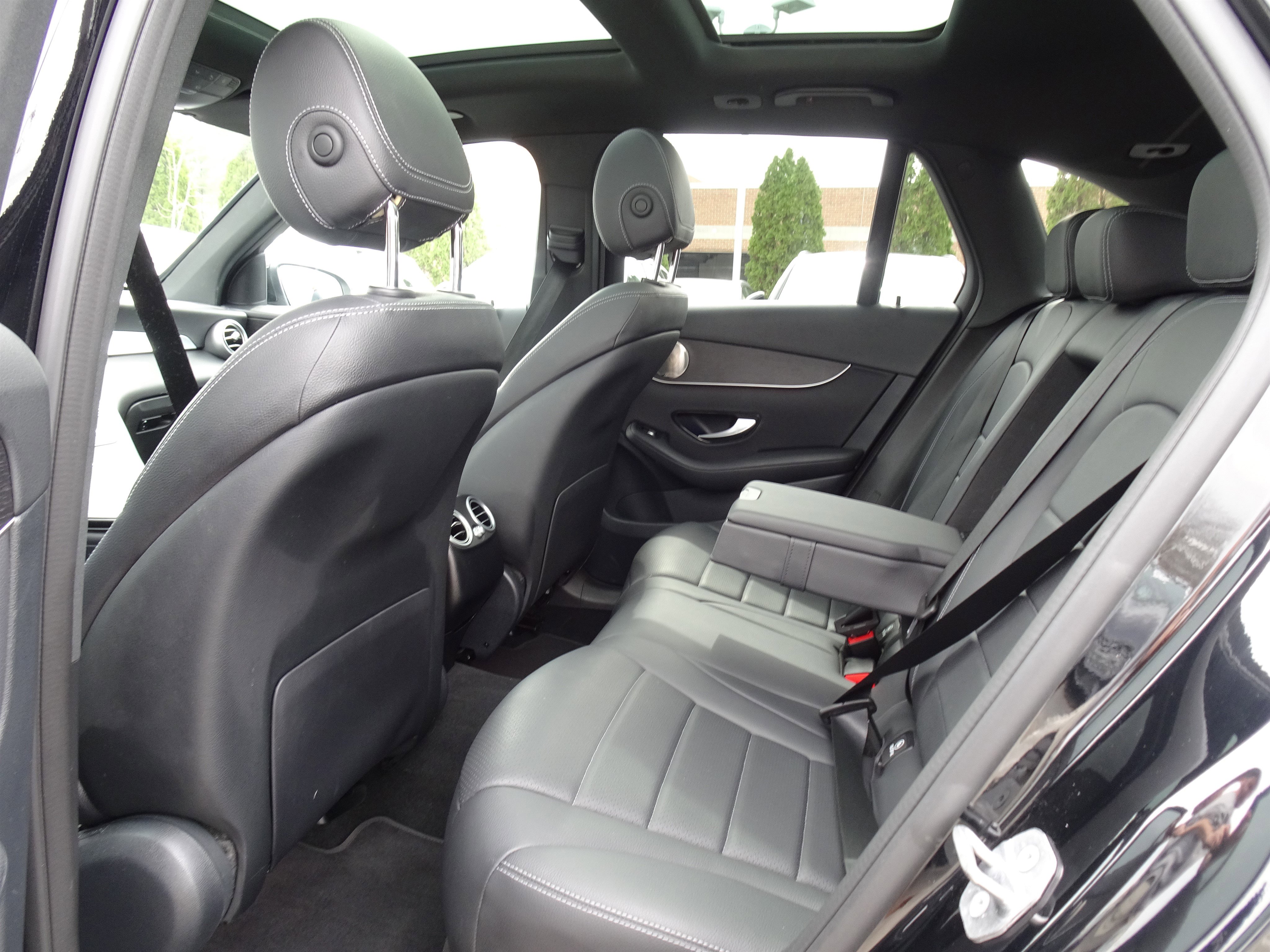 Used 2021 Mercedes-Benz GLC 300 4MATIC image 15