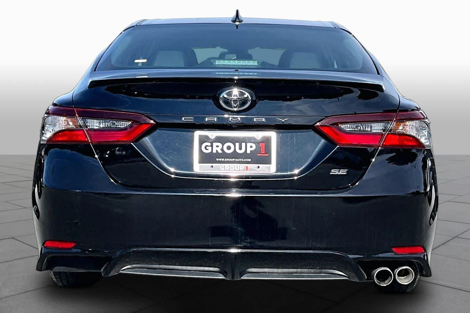Used 2021 Toyota Camry SE w/ Cold Weather Package FWD image 5