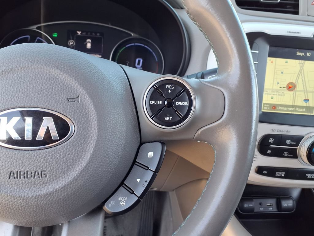 Used 2015 Kia Soul EV + FWD image 15