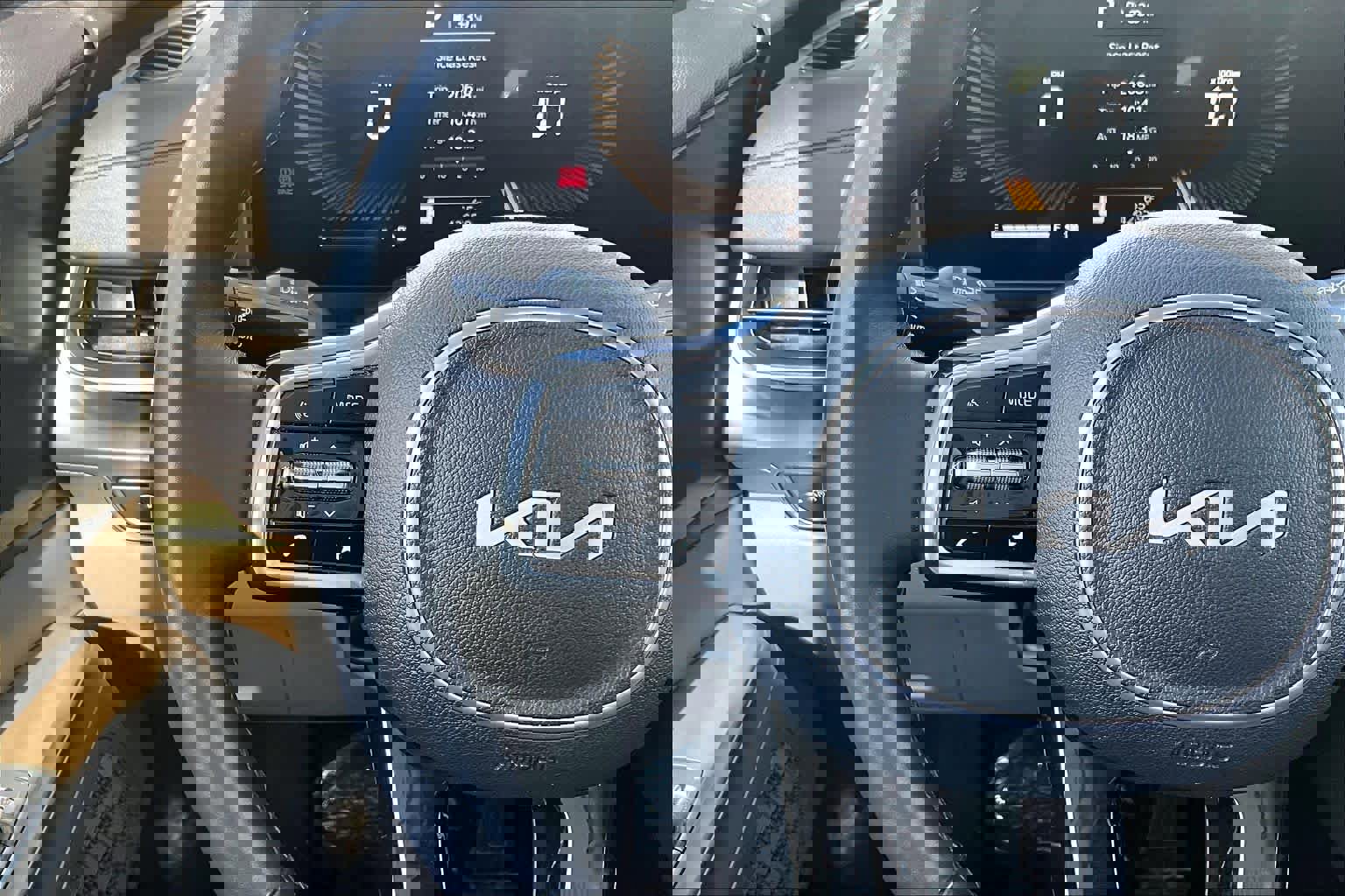 Used 2025 Kia Carnival image 20