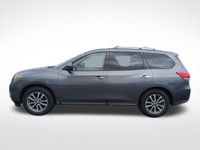 Used 2016 Nissan Pathfinder SV image 2