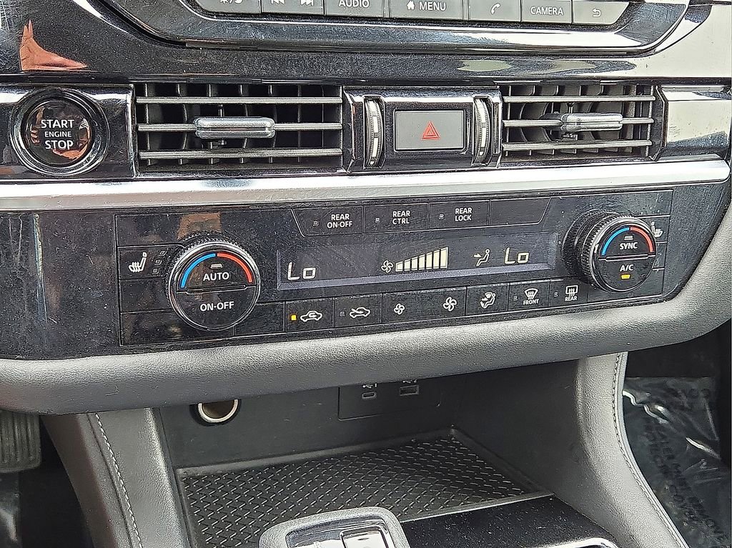 Used 2025 Nissan Pathfinder SV AWD/4WD image 29