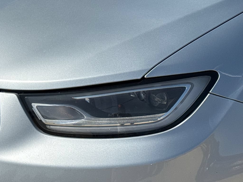 Used 2023 Chrysler Pacifica Touring-L FWD image 4
