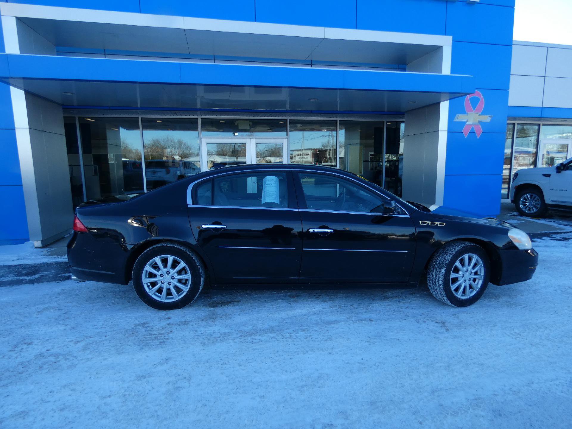Used 2011 Buick Lucerne CXL image 2
