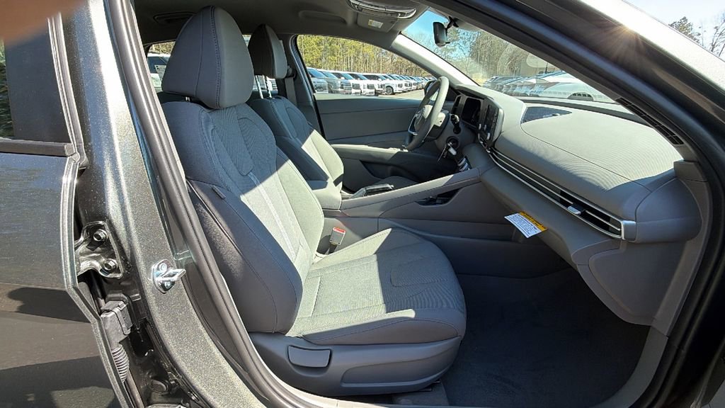 New 2026 Hyundai Elantra SE image 13